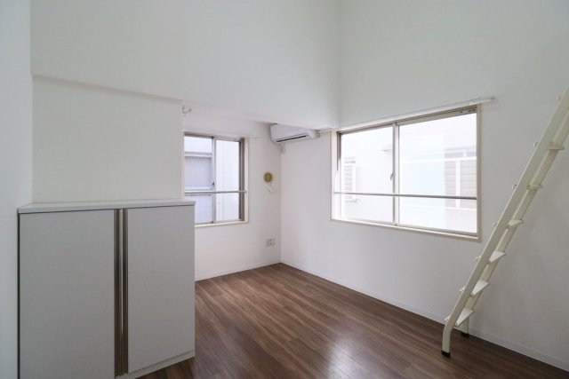 21/22 エントランス