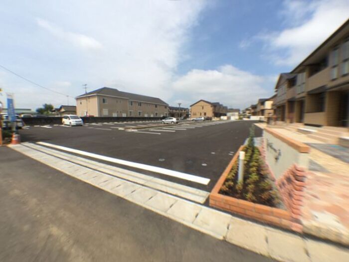 2/7 駐車場