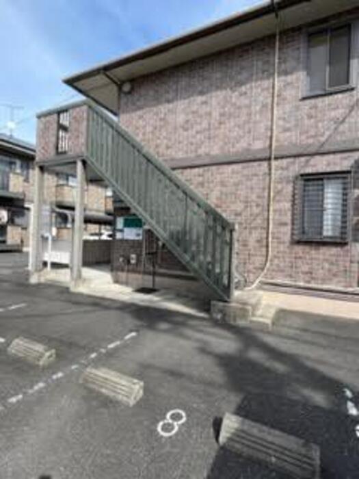 18/22 エントランス