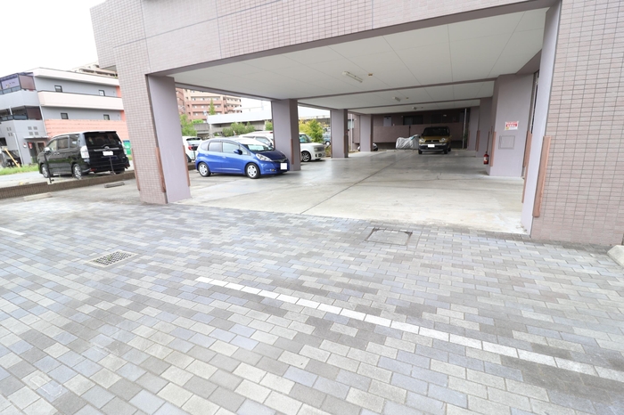 17/17 駐車場