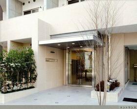 27/30 エントランス