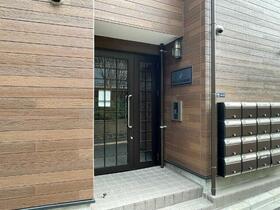 16/16 エントランス