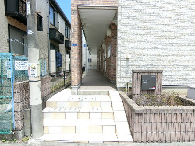 22/23 エントランス