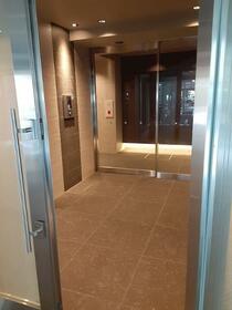 16/16 エントランス