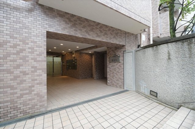 2/4 エントランス