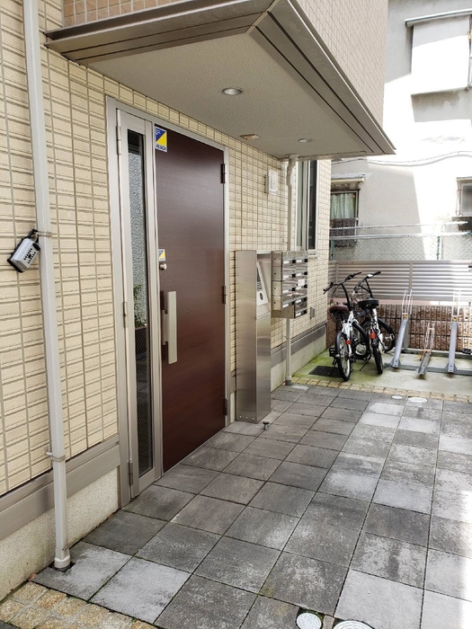 18/19 エントランス