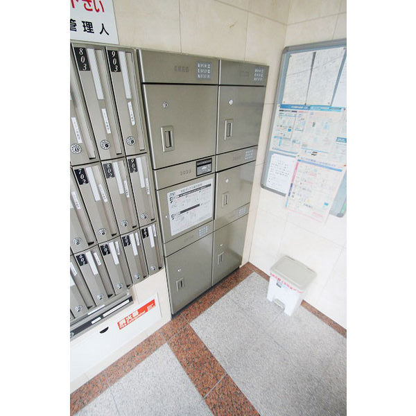 18/23 エントランス