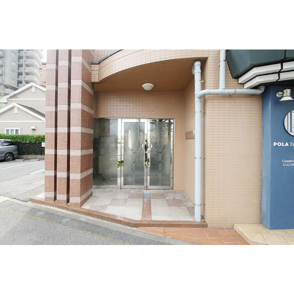 19/23 エントランス