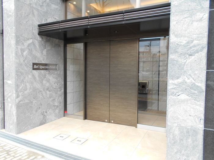 18/26 エントランス