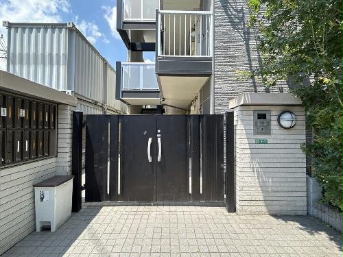 13/14 エントランス