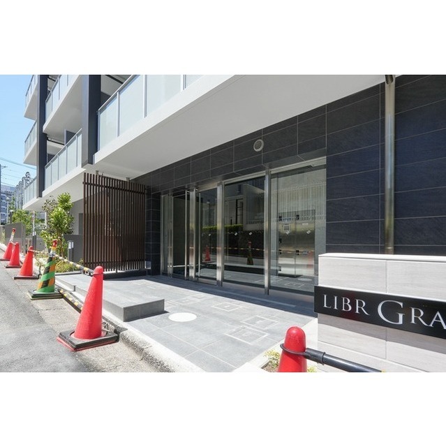 16/21 エントランス