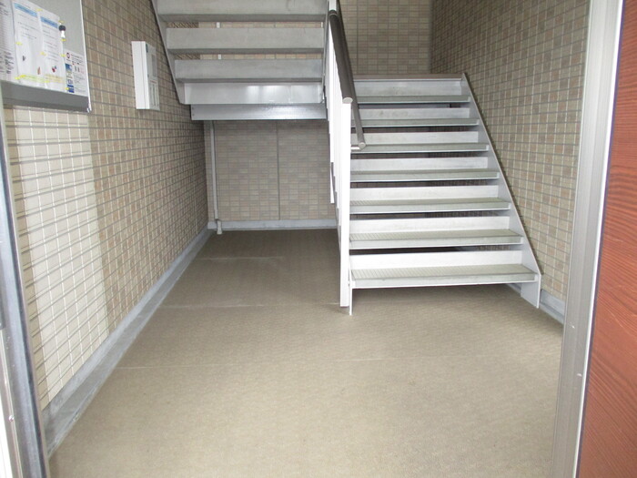 17/23 エントランス