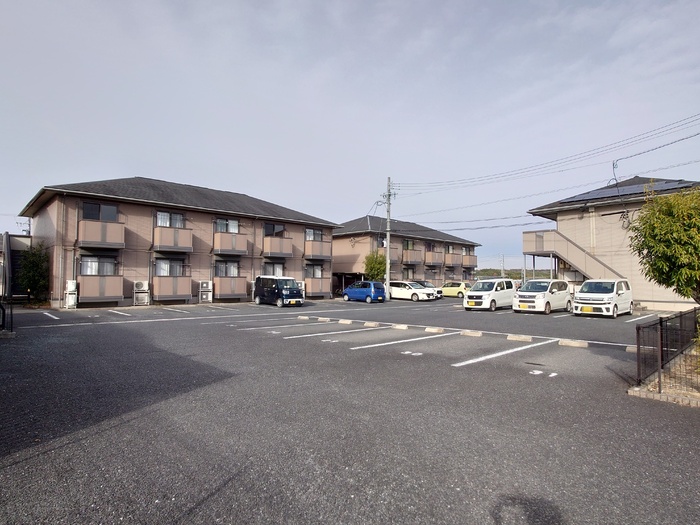 2/3 駐車場