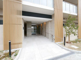 5/5 エントランス