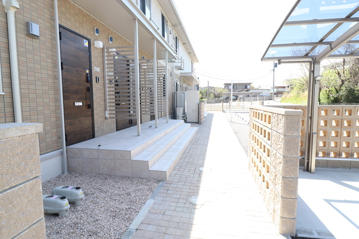 18/23 エントランス