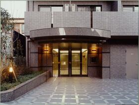 16/16 エントランス