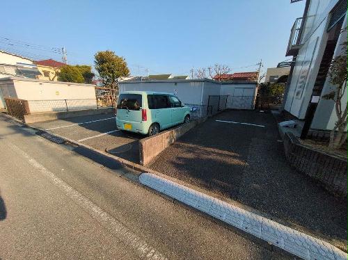 13/13 駐車場