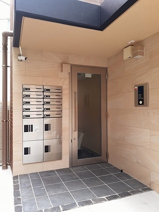 21/27 エントランス