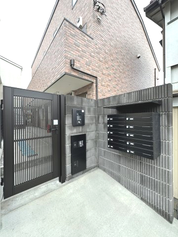 19/23 エントランス