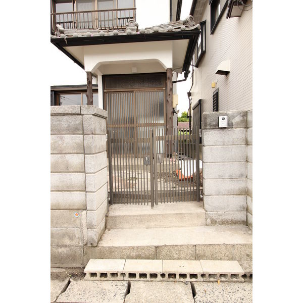 18/22 エントランス