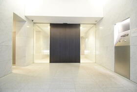 16/16 エントランス