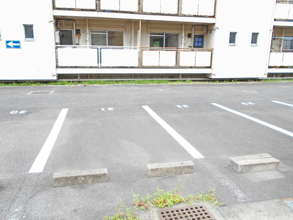17/17 駐車場
