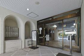 16/16 エントランス