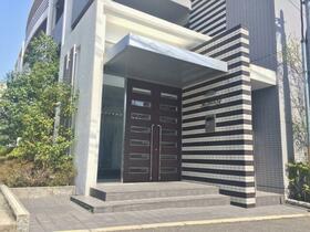 16/16 エントランス