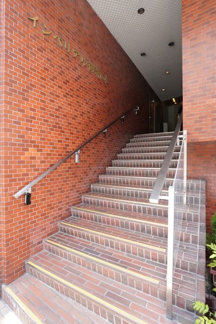 21/23 エントランス