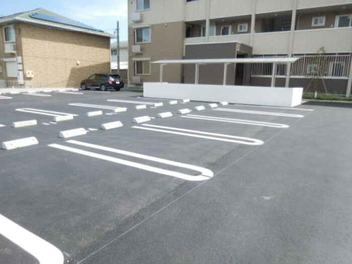 16/16 駐車場