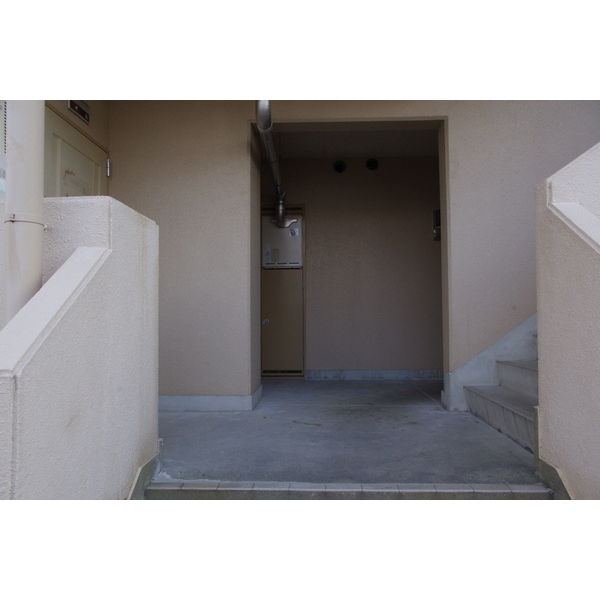 19/25 エントランス