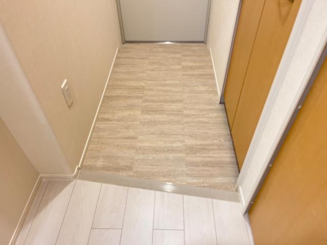 13/27 玄関
