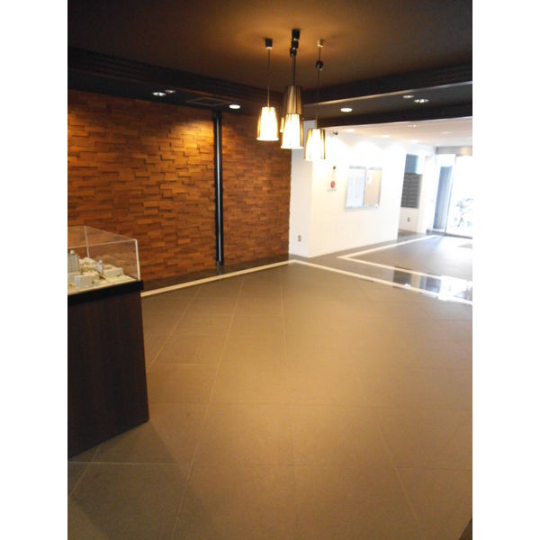 14/19 エントランス