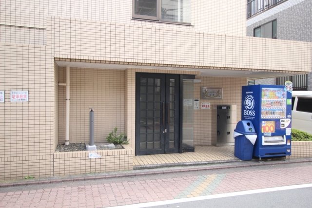 23/25 エントランス