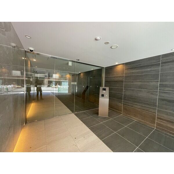 22/30 エントランス