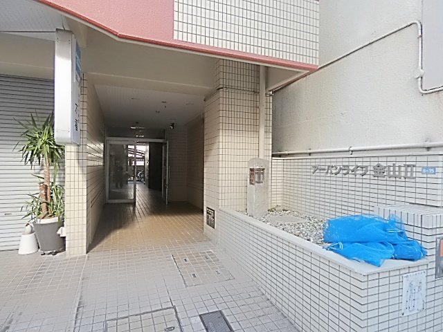 23/30 エントランス