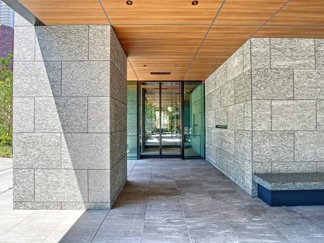 28/30 エントランス