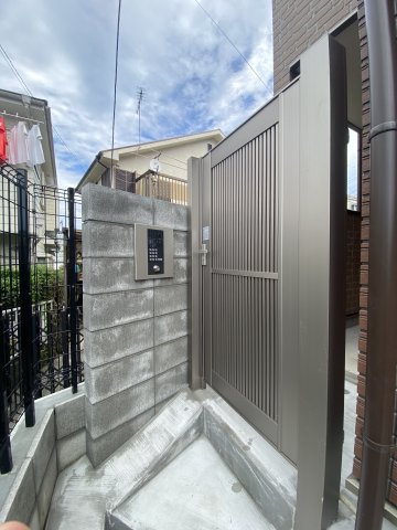 23/29 エントランス