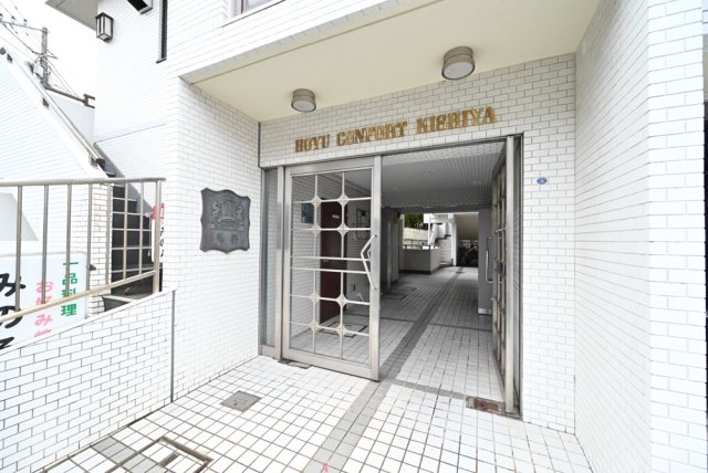 26/28 エントランス