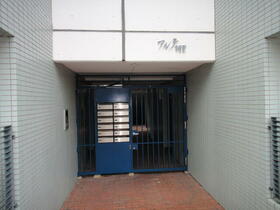 16/20 エントランス