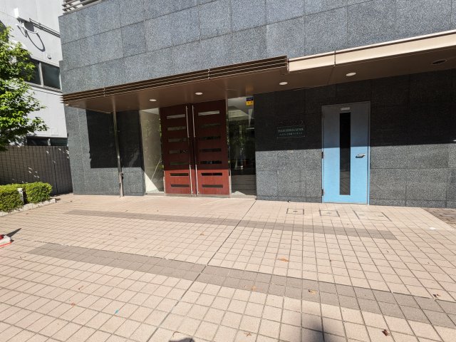 18/25 エントランス