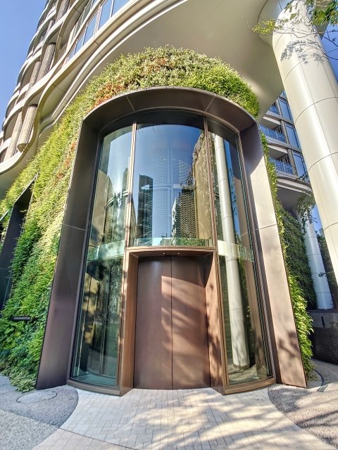 28/28 エントランス