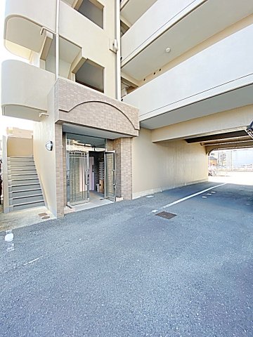 2/4 エントランス