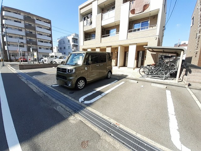 14/20 駐車場