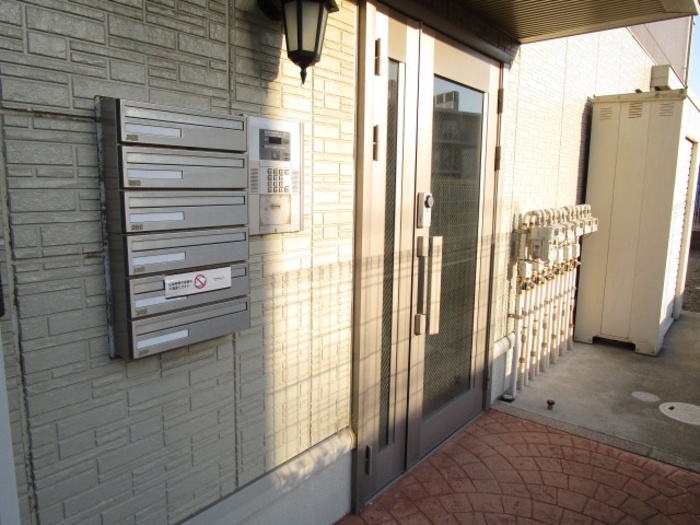 16/18 エントランス