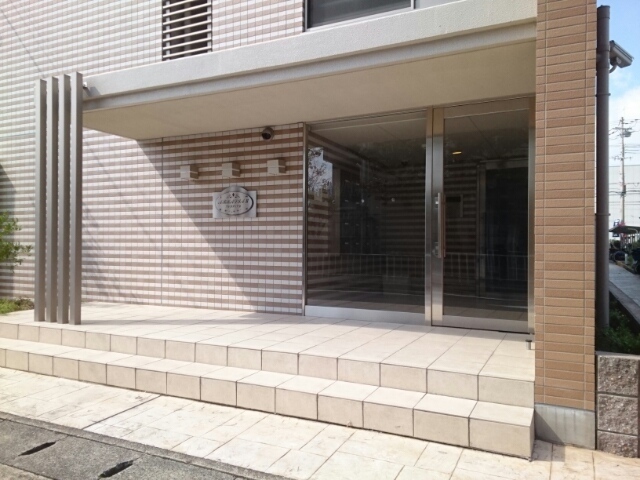 14/20 エントランス