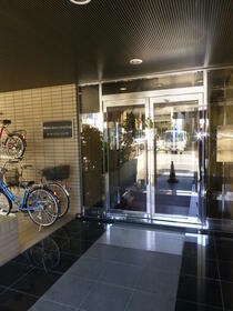 16/16 エントランス