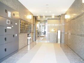 16/16 エントランス