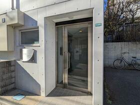 16/16 エントランス