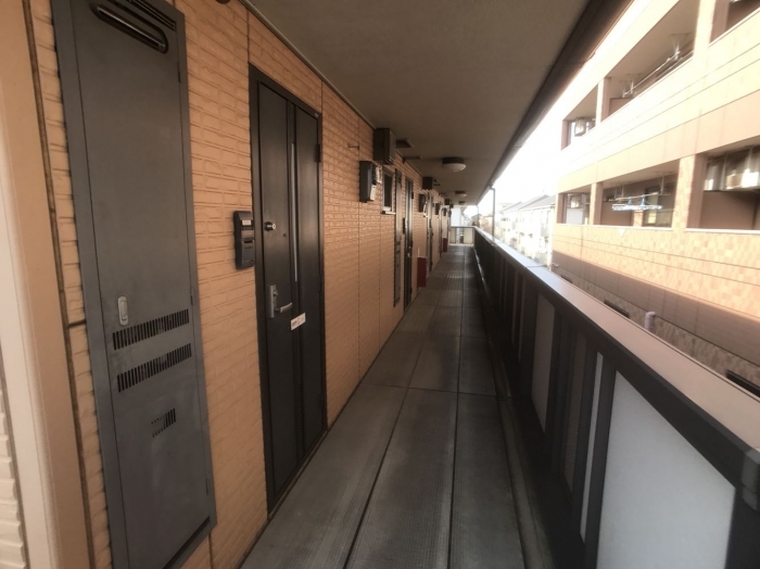 19/27 エントランス